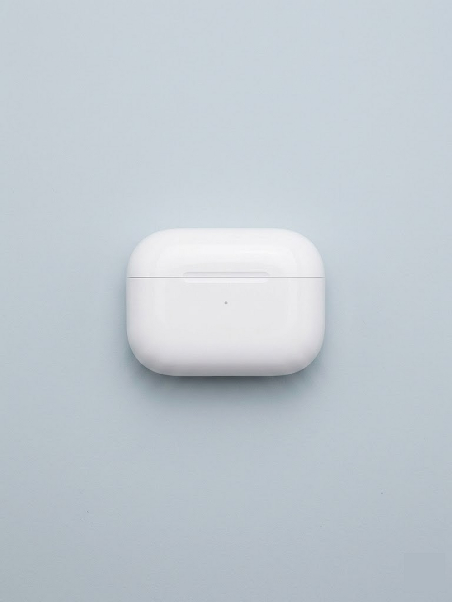 Wireless Earbuds Charging Case – Sleek White Compact Design